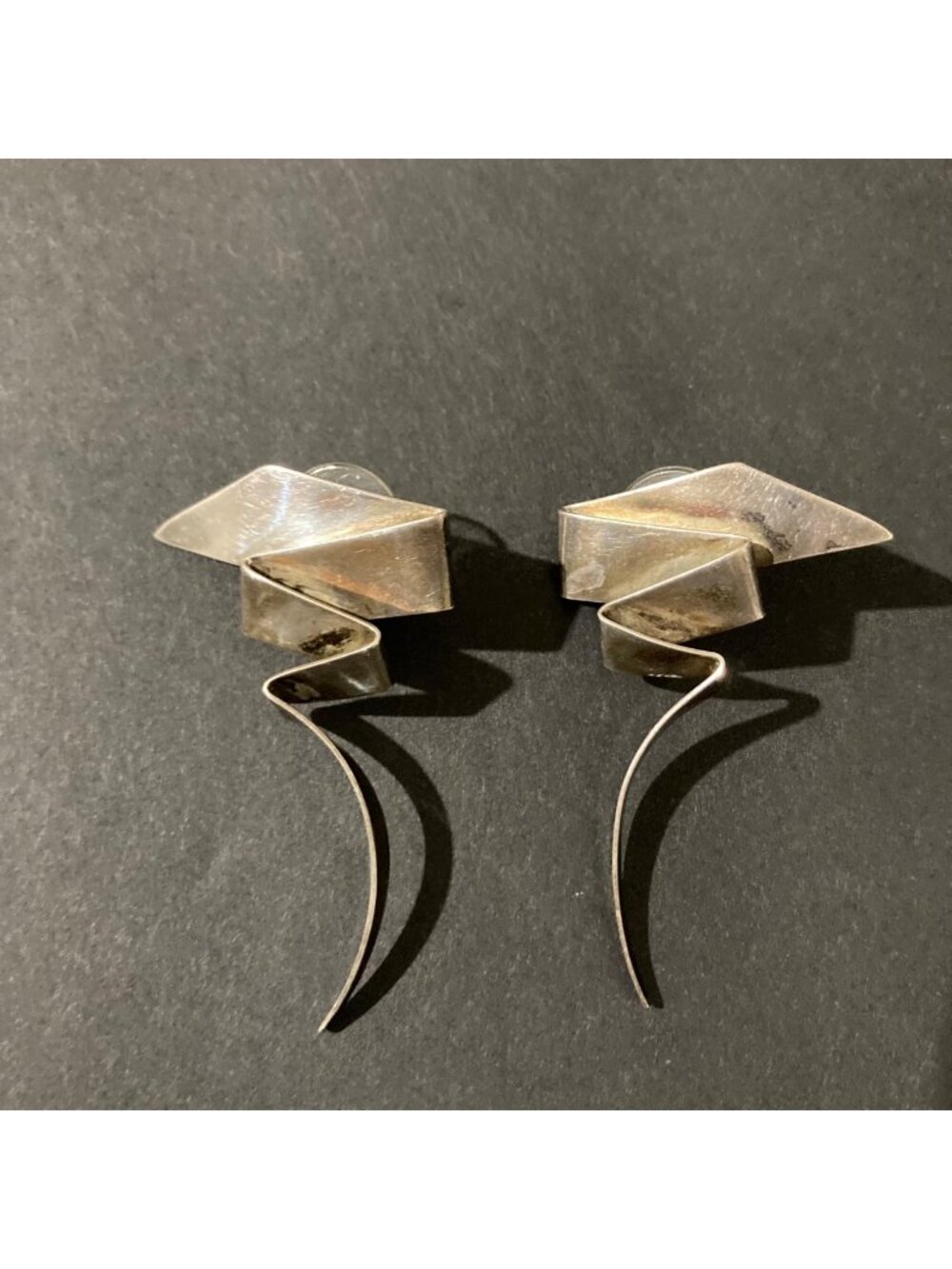 Very 1980s Sterling Silver Squiggle Earrings Gives Patrick Nagel Vibes